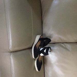 Wedge elastic ankle espadrilles.